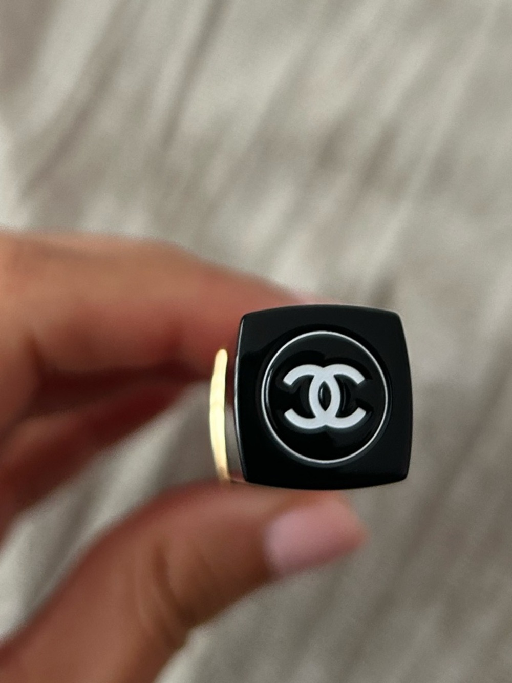 Chanel Rouge Coco Gloss Moisturizing Glossimer in Amarena - Picture 6 of 9